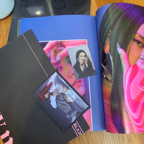 Blackpink autographed/signed “HYLT” album - Picture 2 of 5